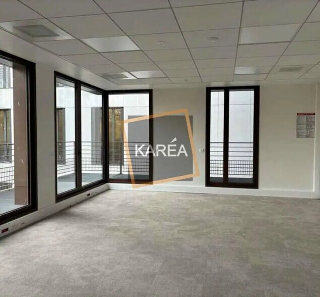 Office in Montévrain for lease - Interior Photo - Image 2 of 5