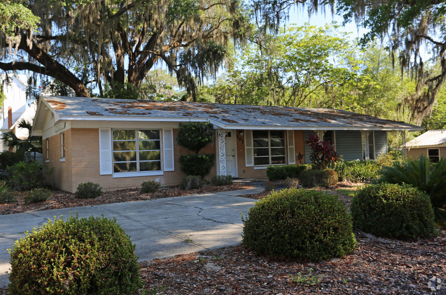 107 E Lady Lake Blvd, Lady Lake, FL for sale - Primary Photo - Image 1 of 1