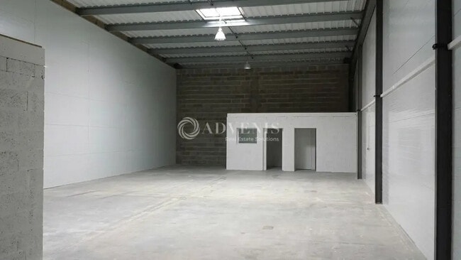 Location Local d'activités 250 m²