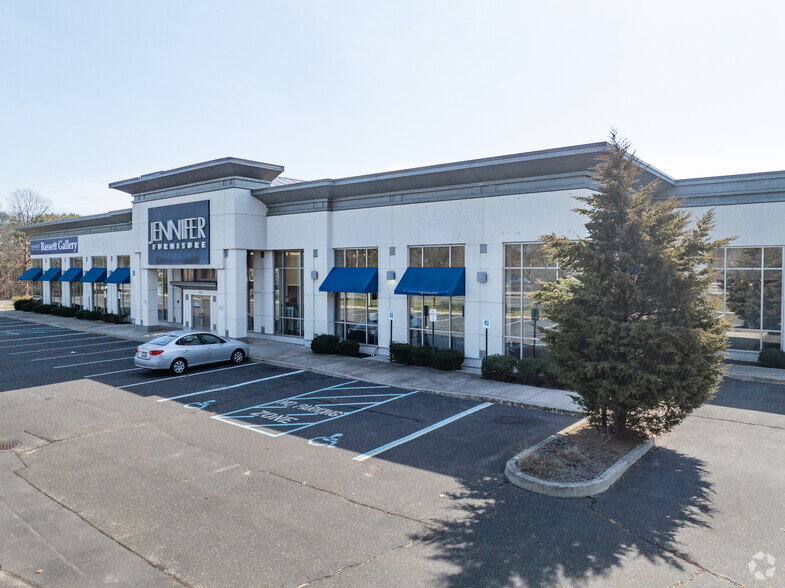 700 Sunrise Hwy, Patchogue, NY for lease - Building Photo - Image 1 of 5