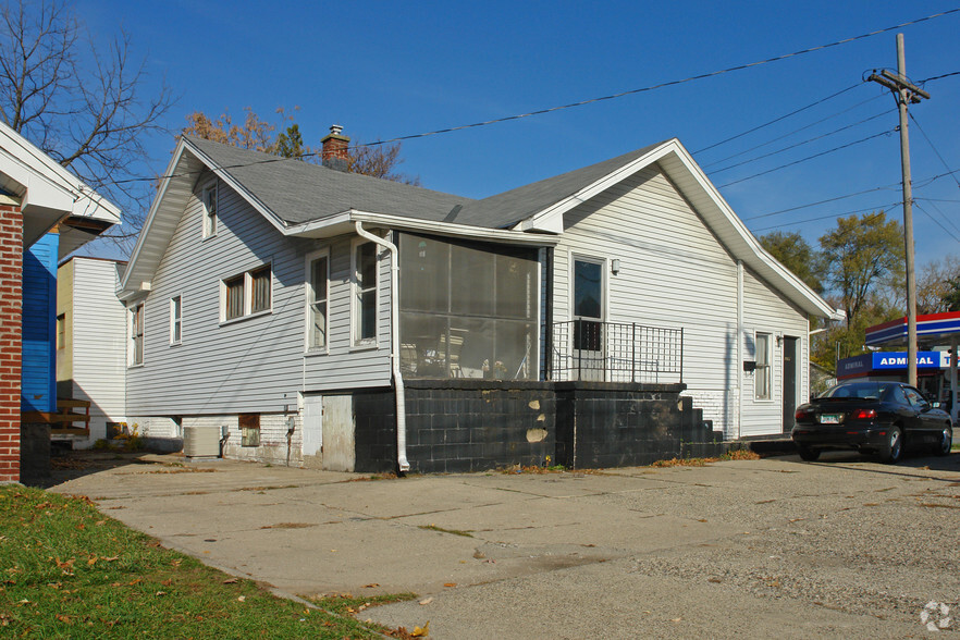 2065 Plainfield Ave NE, Grand Rapids, MI for sale - Primary Photo - Image 1 of 1