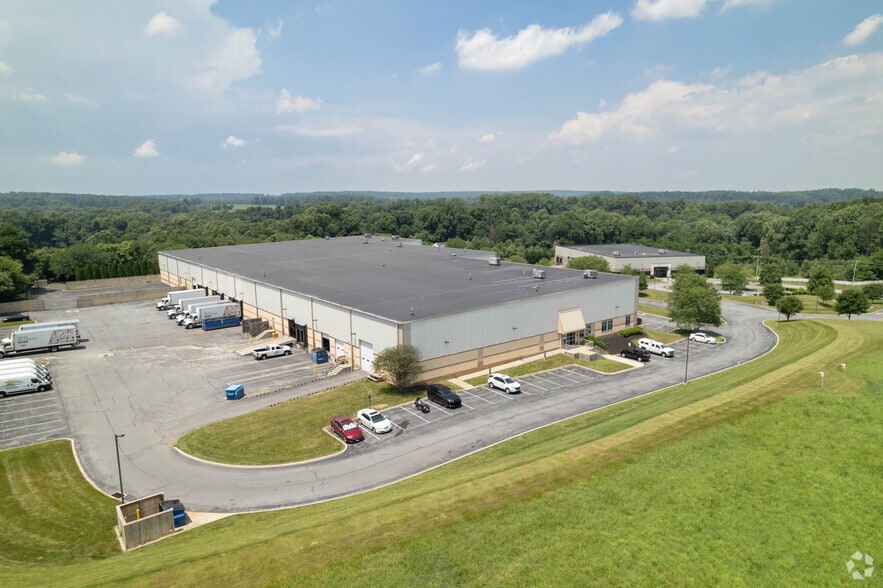 100 Cheshire Ct, Coatesville, PA for lease - Building Photo - Image 3 of 6
