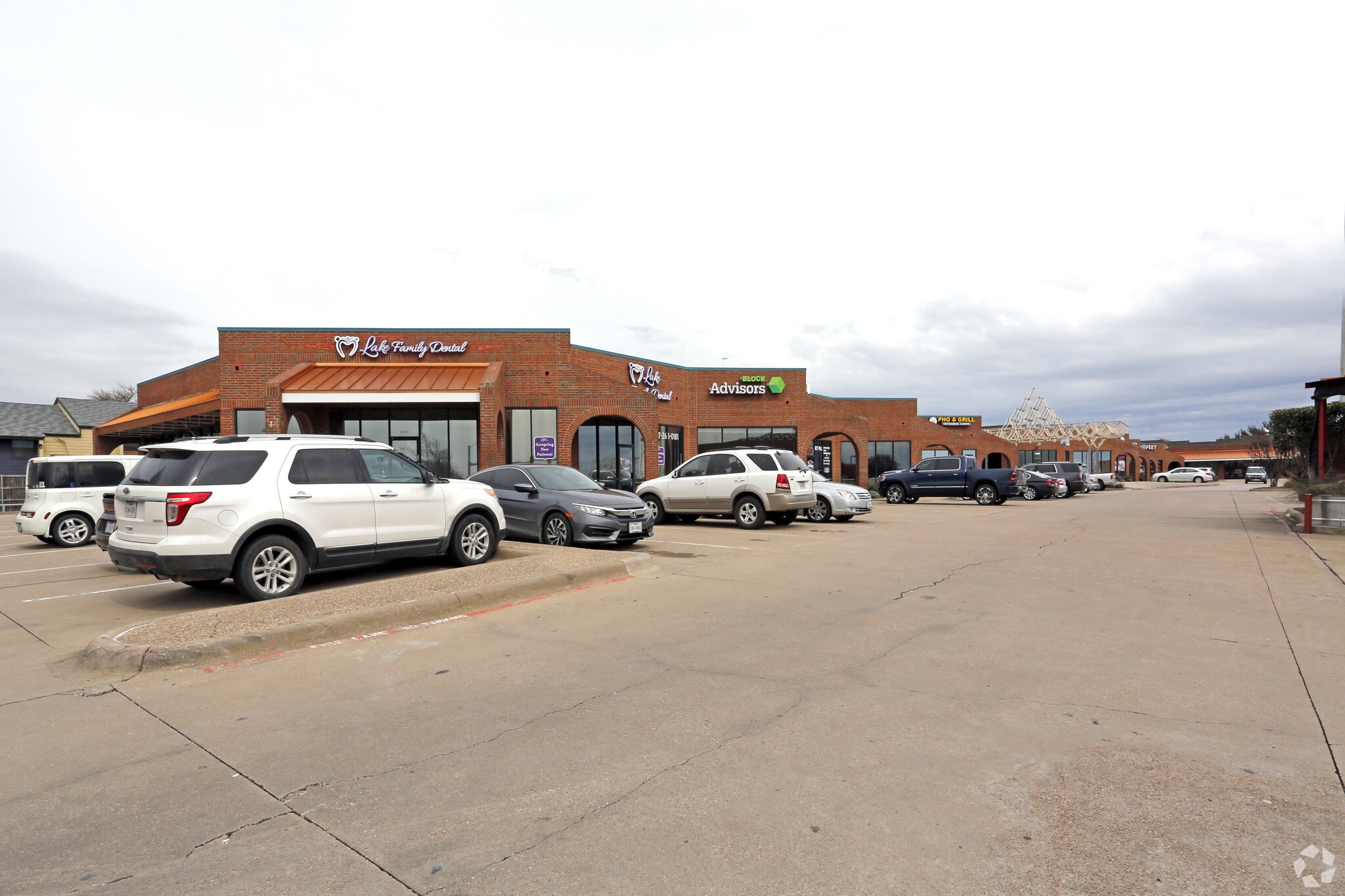 4922-4274 Overton Ridge Blvd, Fort Worth, TX for lease Primary Photo- Image 1 of 13