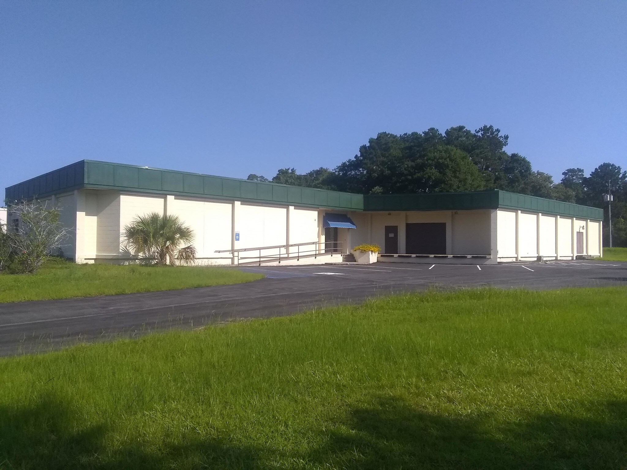 4 Mall Terrace, Savannah, GA for sale Building Photo- Image 1 of 1