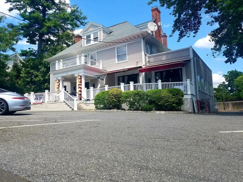 21 Field Point Rd, Greenwich, CT for sale - Building Photo - Image 1 of 1