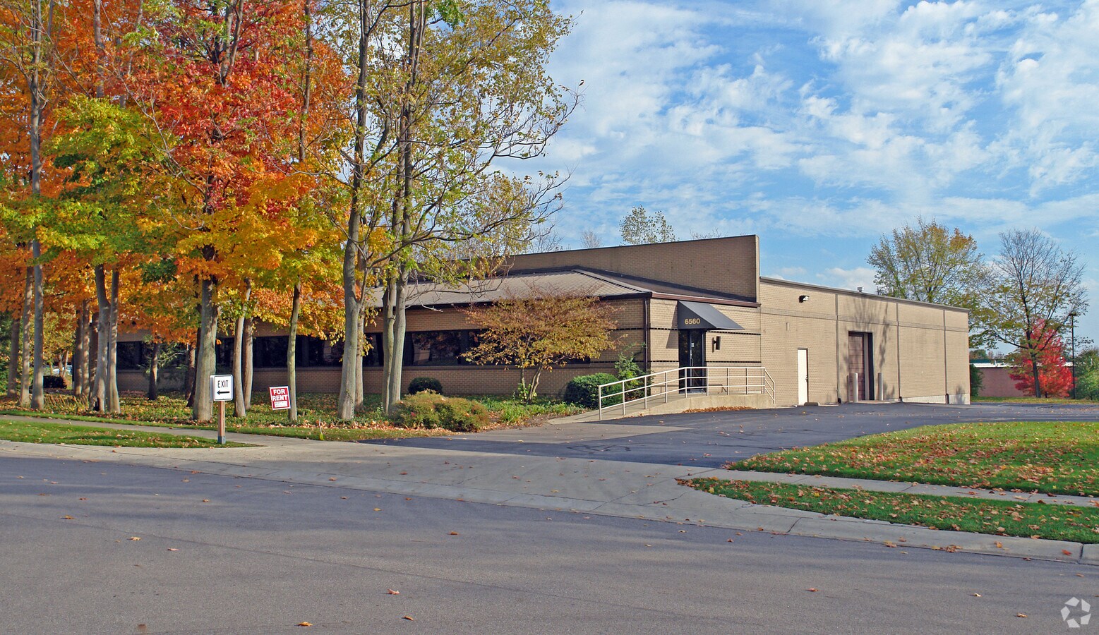 65406560 Centerville Business Pky, Dayton, OH 45459