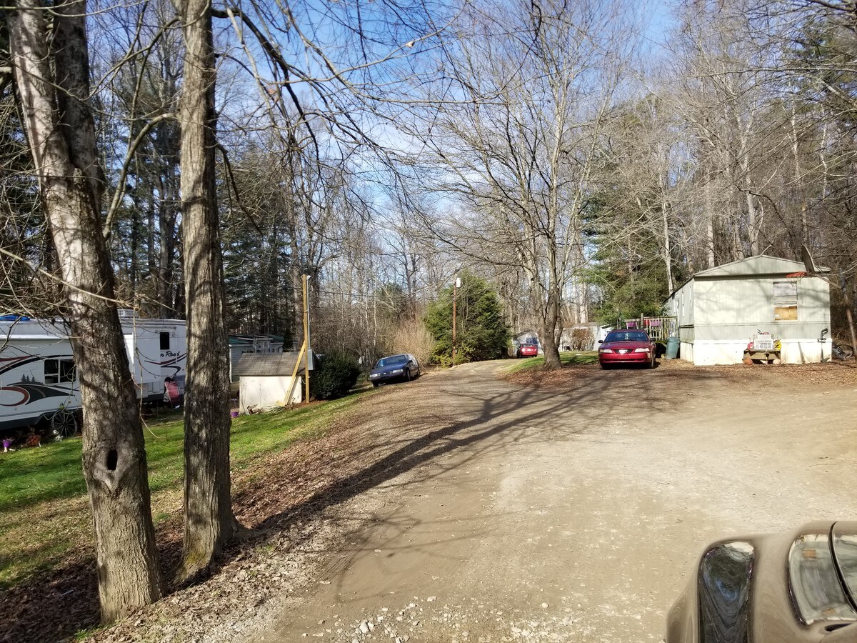 135 Sardis Rd, Asheville, NC 28806