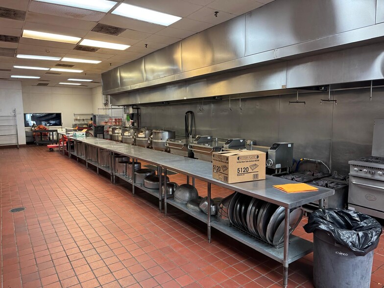 7700 NW 37th Ave, Miami, FL for lease - Building Photo - Image 2 of 11