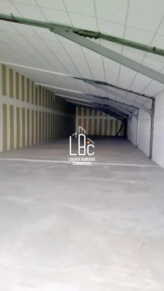 Retail in Saint-Herblain for lease - Interior Photo - Image 2 of 4