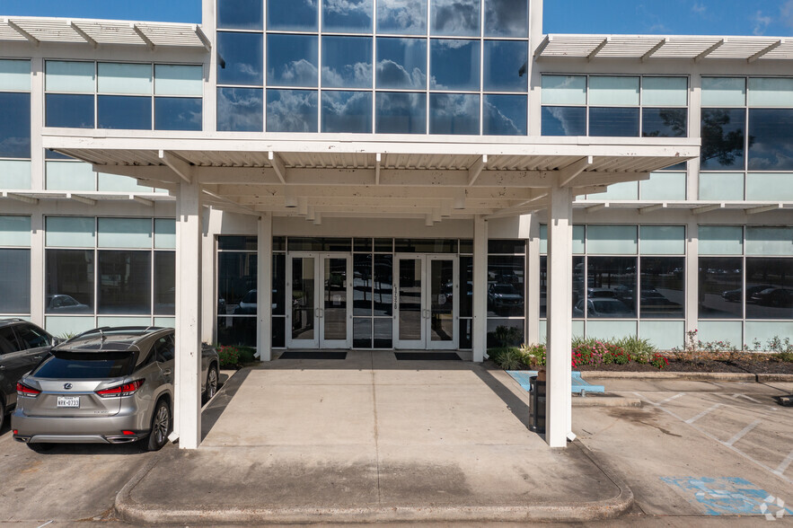 17320 Red Oak Dr, Houston, TX for lease - Building Photo - Image 2 of 5