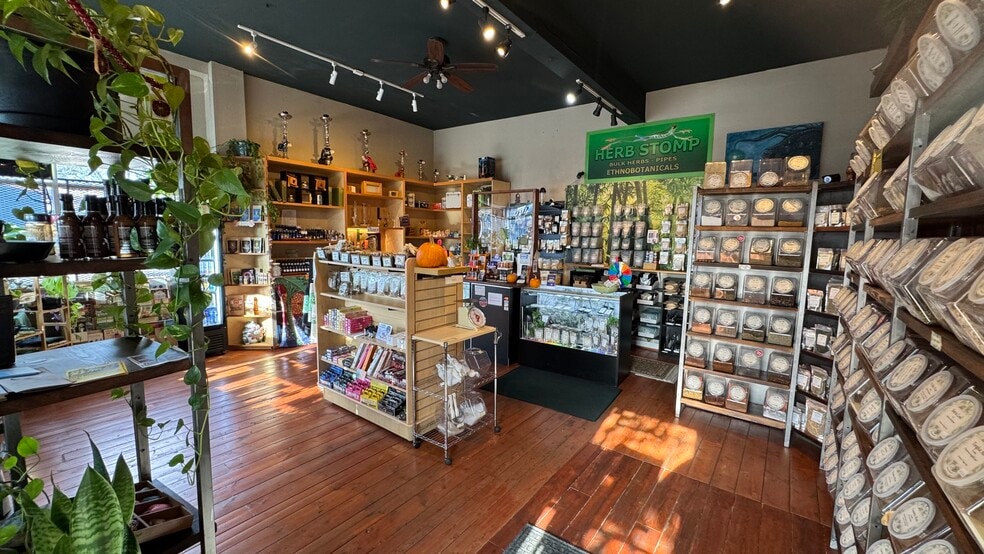 3901 SE Belmont St, Portland, OR for lease - Interior Photo - Image 2 of 4