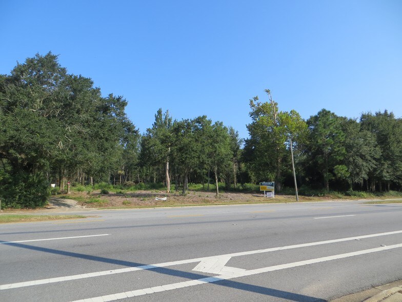 9843 N Davis Hwy, Pensacola, FL 32514 | LoopNet