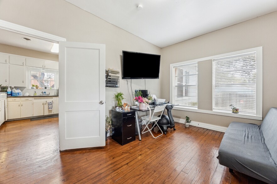 Wildwood Retail portfolio of 2 properties for sale on LoopNet.com - Interior Photo - Image 3 of 12