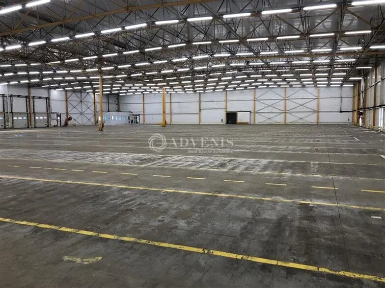 Industrial in Tremblay-en-France for lease - Interior Photo - Image 3 of 7
