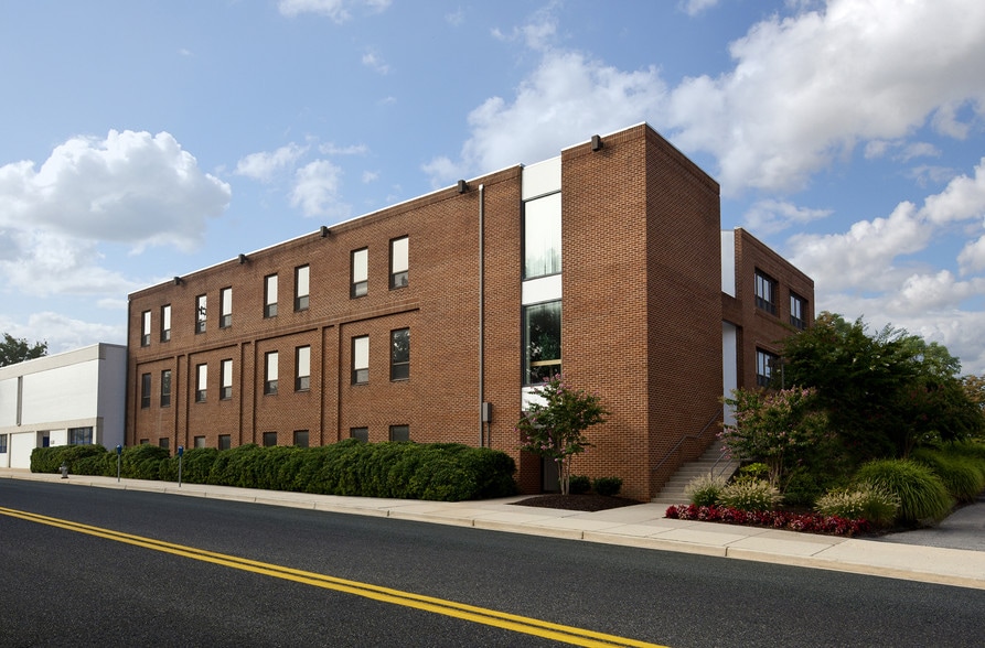 12276 Wilkins Ave, Rockville, MD for lease - Primary Photo - Image 1 of 12