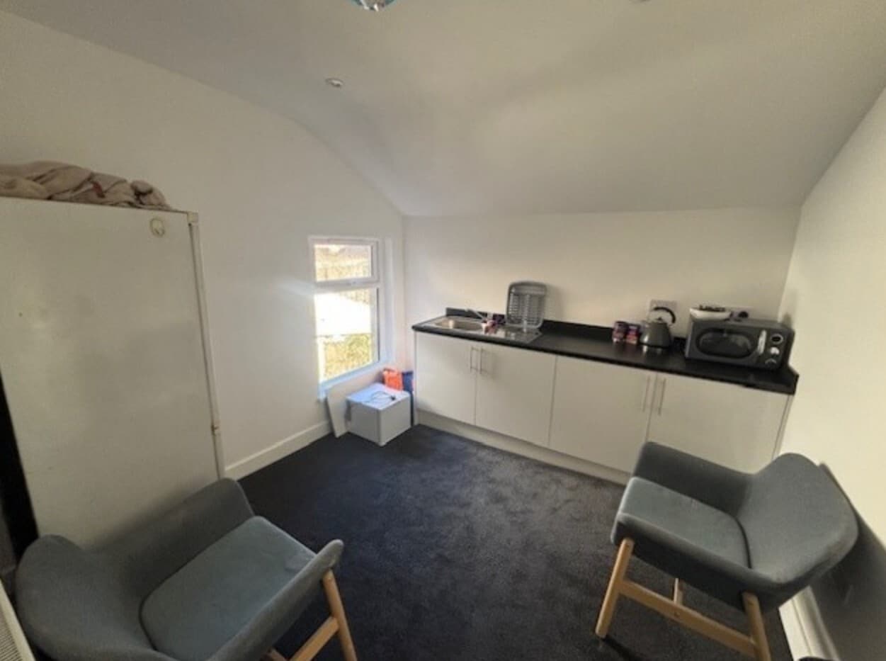 34 Penallta Rd, Ystrad Mynach for lease Interior Photo- Image 1 of 2