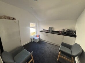 34 Penallta Rd, Ystrad Mynach for lease Interior Photo- Image 1 of 2