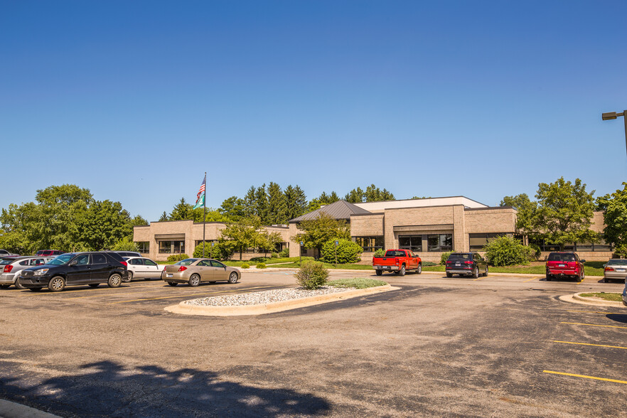 4440 Hagadorn Rd, Okemos, MI for lease - Building Photo - Image 1 of 4