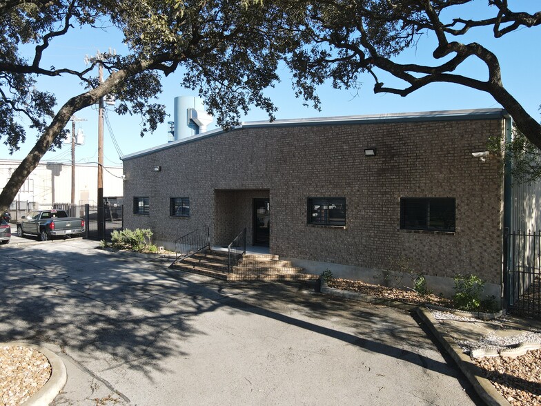 15315 Capital Port Dr, San Antonio, TX for lease - Building Photo - Image 2 of 11