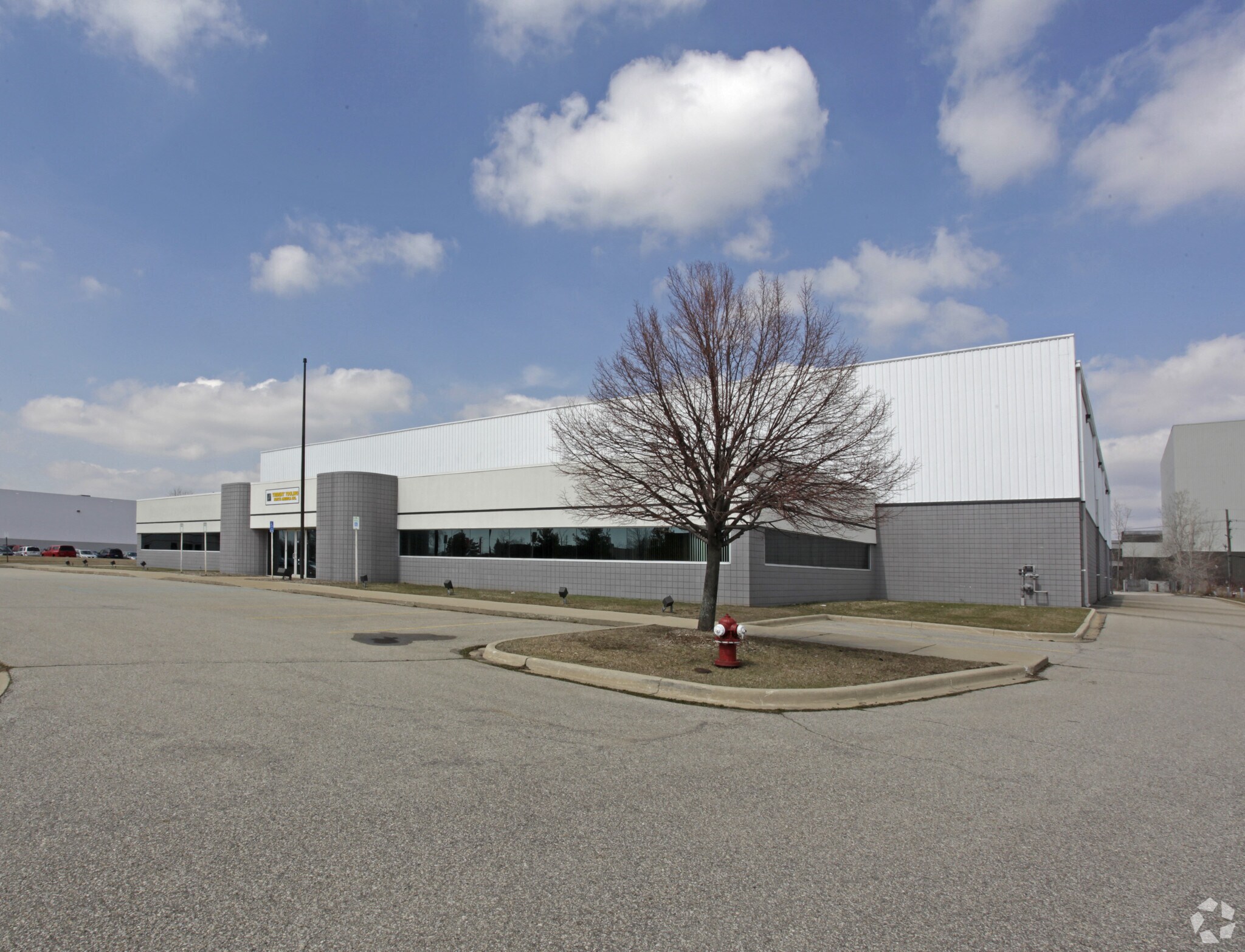 6125 Center Dr, Sterling Heights, MI for lease Building Photo- Image 1 of 3