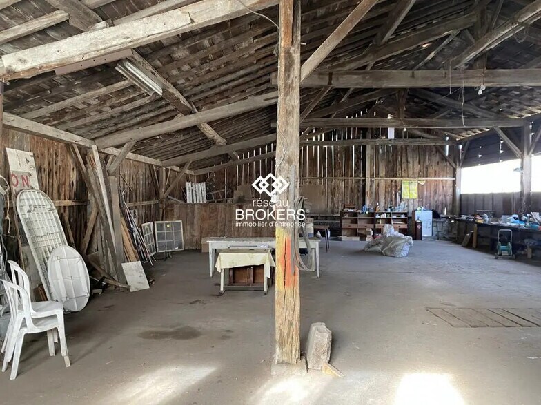 Flex in Saint-André-le-Coq for sale - Interior Photo - Image 2 of 7