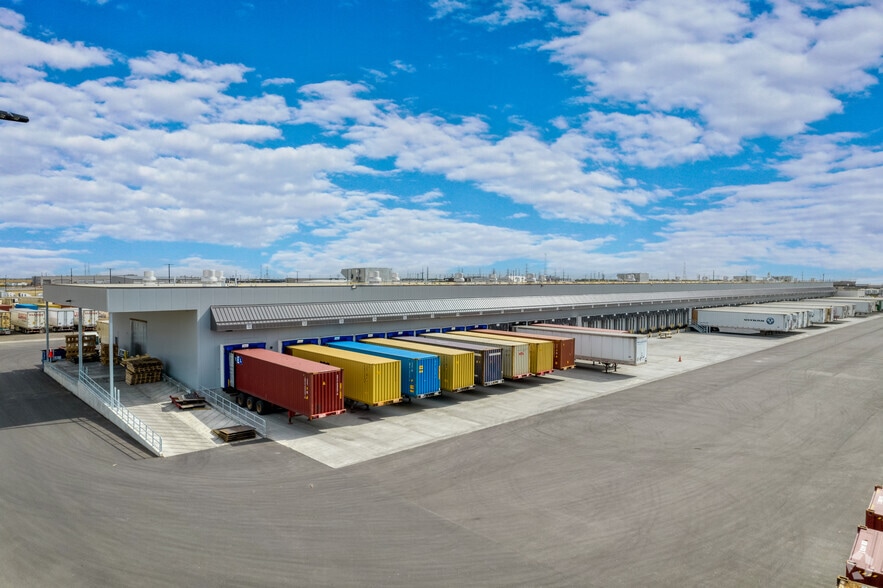 285164 Frontier Rd, Rocky View No 44, AB for lease - Building Photo - Image 2 of 5