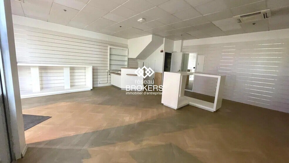 Retail in Juvignac for lease - Interior Photo - Image 1 of 5