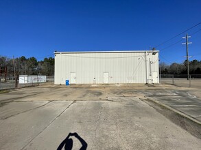 6900 Woolworth Rd, Shreveport, LA for lease Building Photo- Image 1 of 5