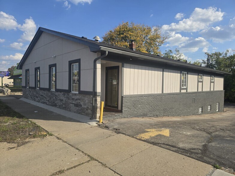 1095 W Huron St, Waterford, MI for lease - Building Photo - Image 1 of 19