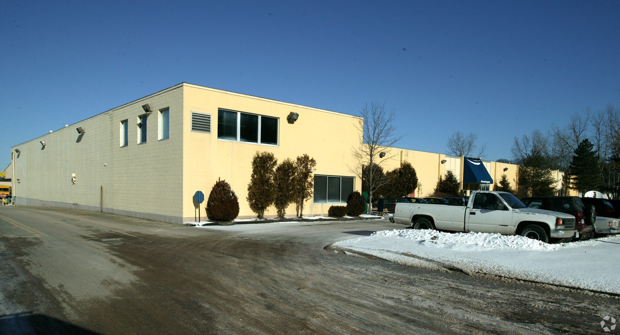 300-306 Progress Dr, Manchester, CT for sale Primary Photo- Image 1 of 1