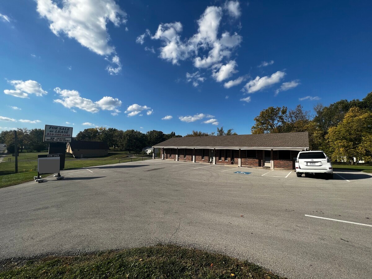 1001 Cedar St, Pleasant Hill, MO 64080