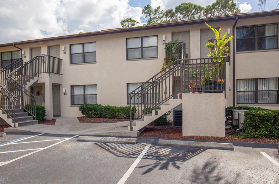 2580 Wild Pines Ln, Naples, FL for sale - Building Photo - Image 1 of 1