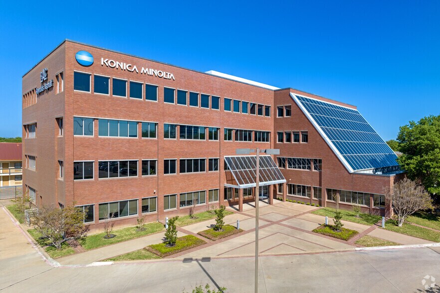 8713 Airport Fwy, North Richland Hills, TX for lease - Building Photo - Image 1 of 19