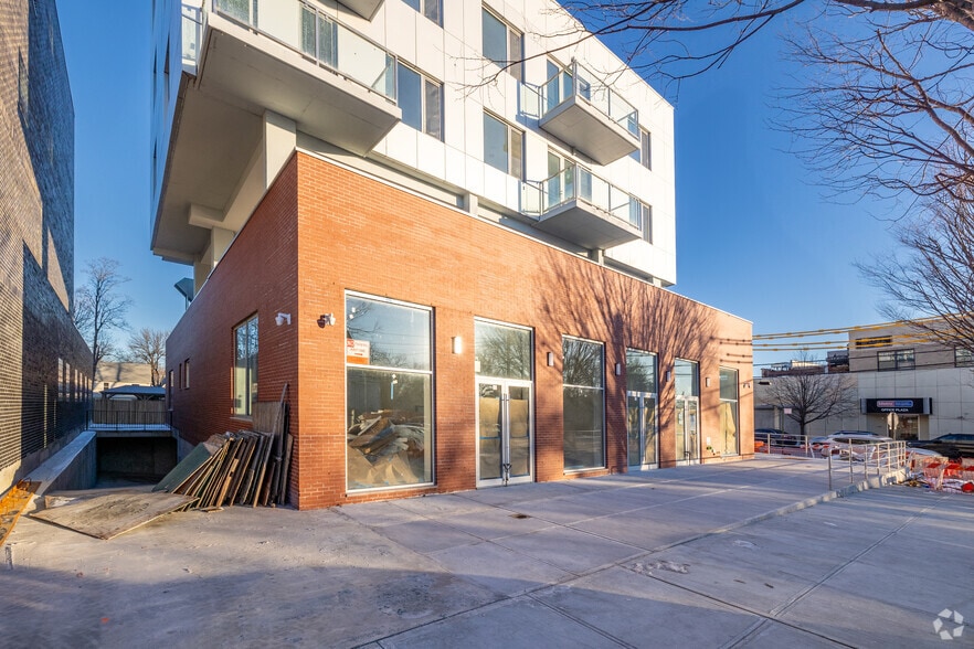 150-23 Barclay Ave, Flushing, NY for lease - Building Photo - Image 2 of 14