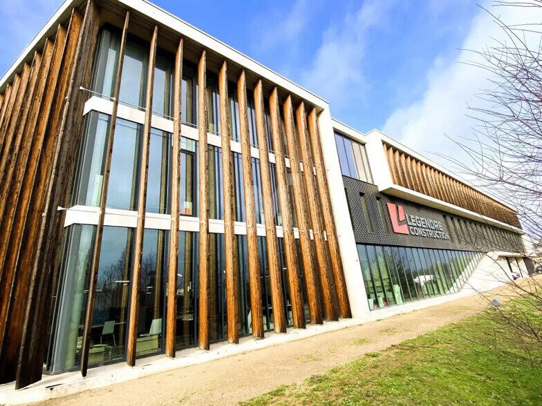 Office in Wissous for lease - Building Photo - Image 1 of 16