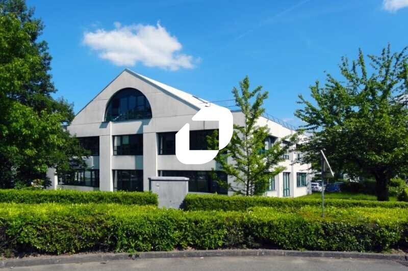 Office in Trappes for lease Building Photo- Image 1 of 9