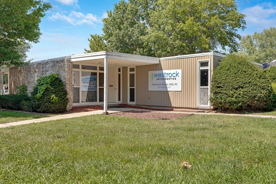 405 Cedar St, Pleasant Hill, MO for sale - Building Photo - Image 1 of 33