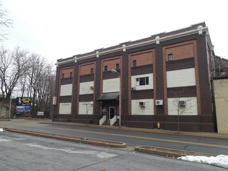 1805 Union Ave, Altoona, PA 16601