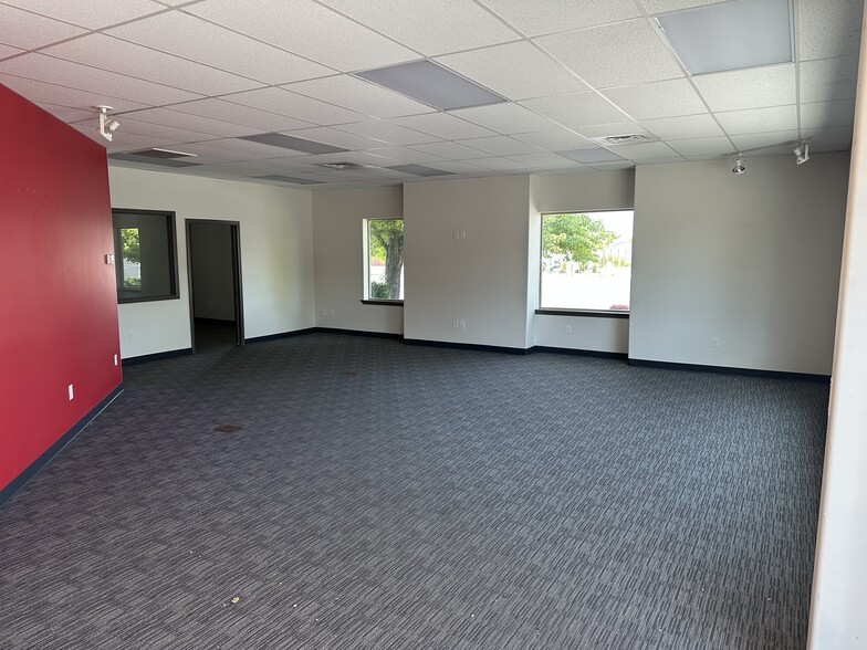 8601 W Clearwater Ave, Kennewick, WA for lease - Interior Photo - Image 3 of 5