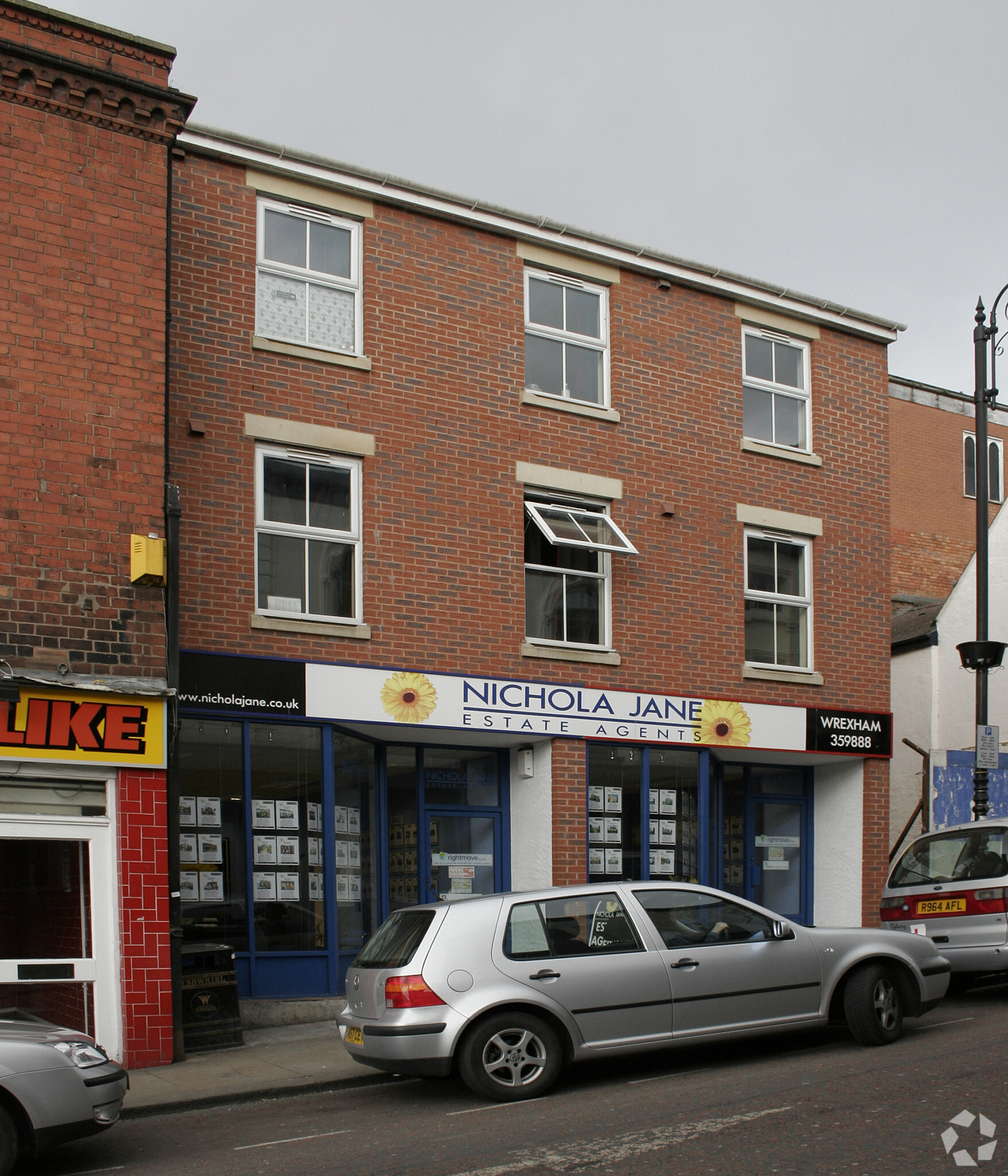 24 Town Hl, Wrexham for lease Primary Photo- Image 1 of 4