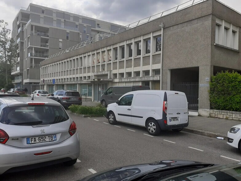 90 Cours De La Libération Et Du Général De Gaulle, Grenoble for sale - Building Photo - Image 2 of 4
