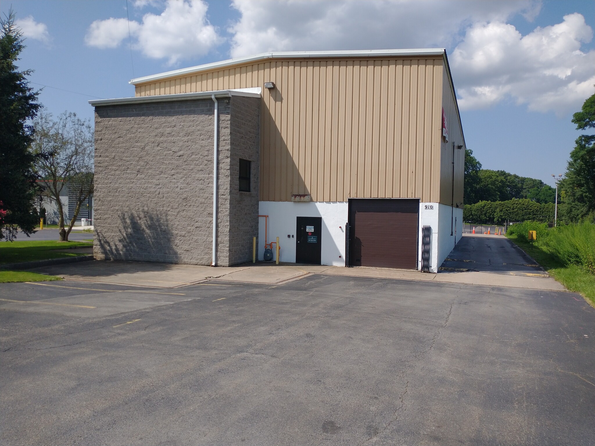 900 W Linden Ave, Rochester, NY for lease Building Photo- Image 1 of 1