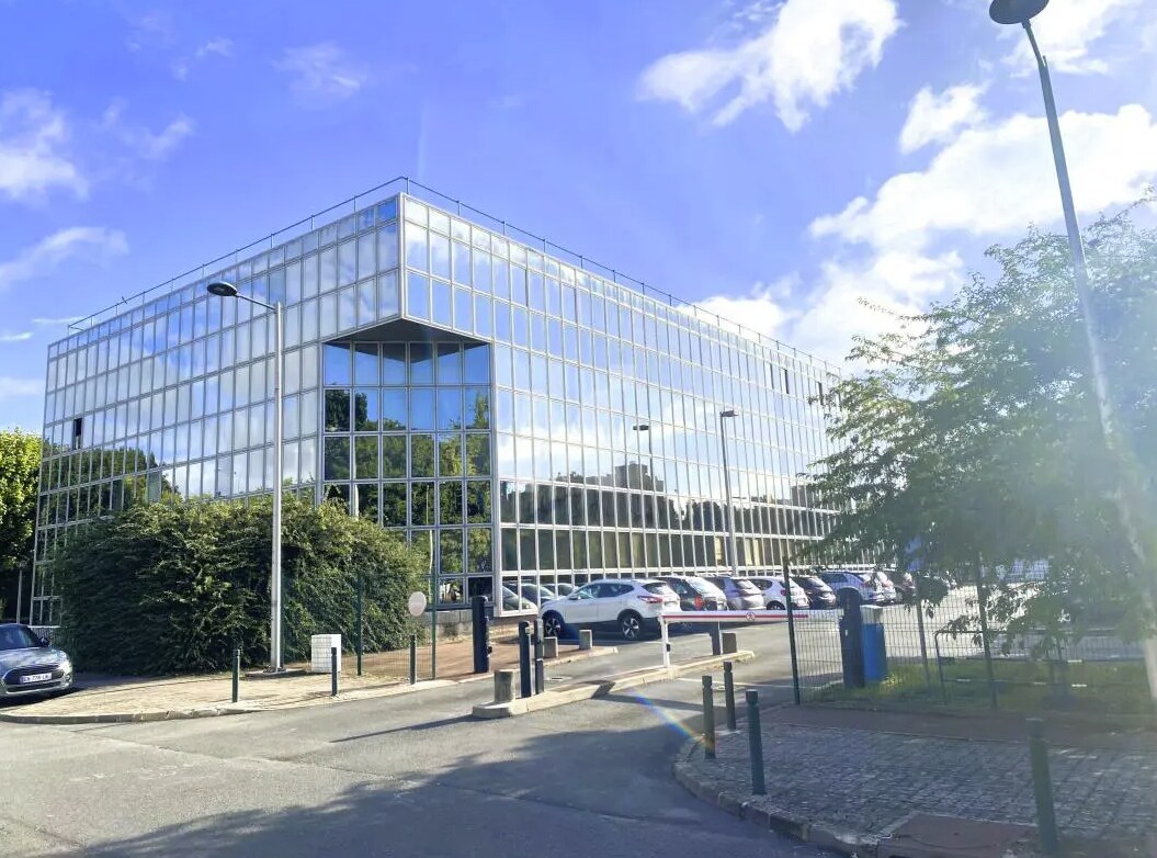 Office in Évry for lease Building Photo- Image 1 of 2