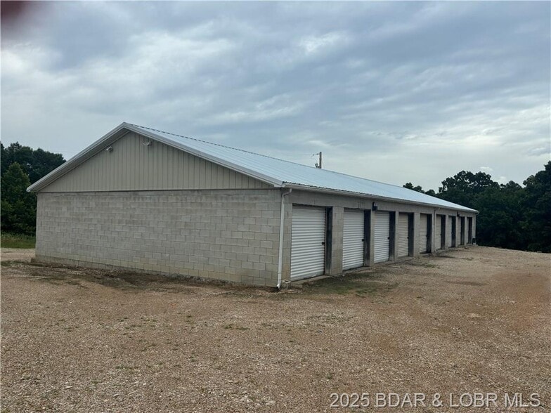 633 Hiland cir, Kaiser, MO for sale - Building Photo - Image 2 of 16