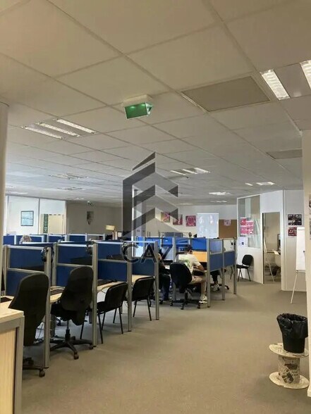 Office in Pessac for lease - Building Photo - Image 2 of 27