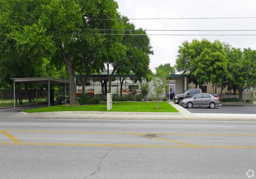 931 Basse Rd, San Antonio, TX for lease - Building Photo - Image 1 of 5