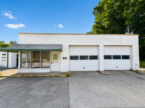 1516 Dixie Trl, Raleigh, NC for lease Interior Photo- Image 2 of 11
