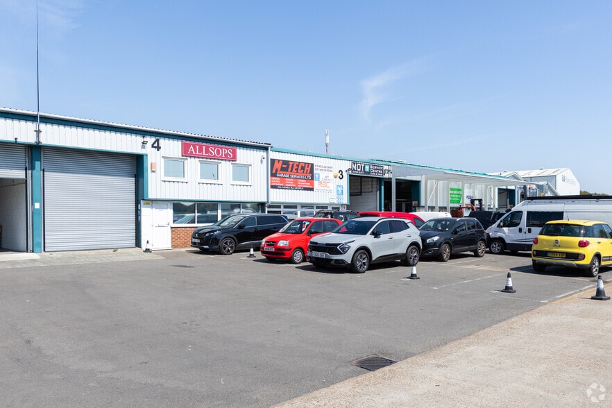 Meadow Rd, Worthing for lease - Building Photo - Image 3 of 4