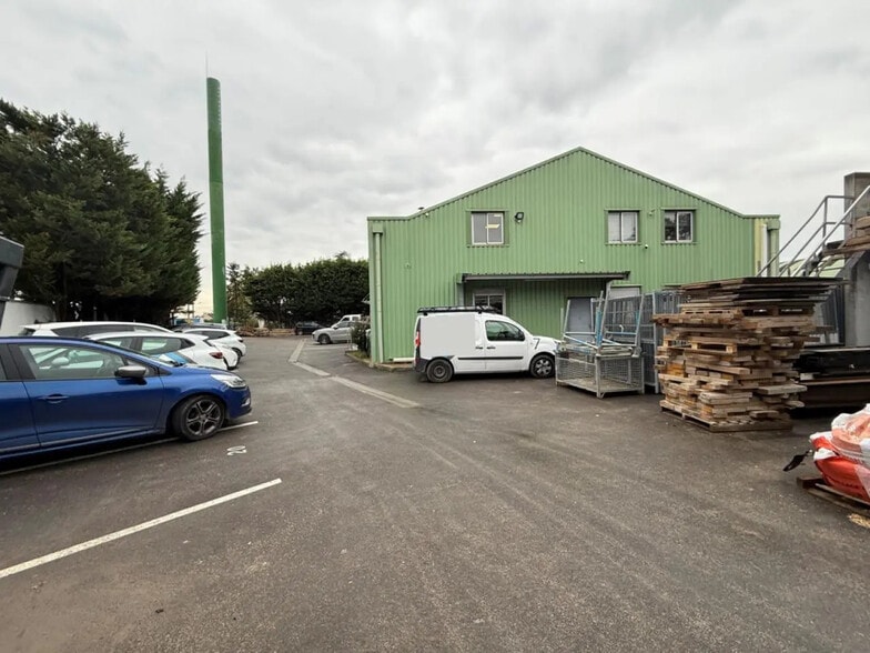 Flex in Saint-Michel-sur-Orge for sale - Building Photo - Image 1 of 9