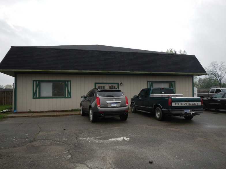 2300 Edinburgh Rd, Waterford, MI for sale - Building Photo - Image 2 of 14